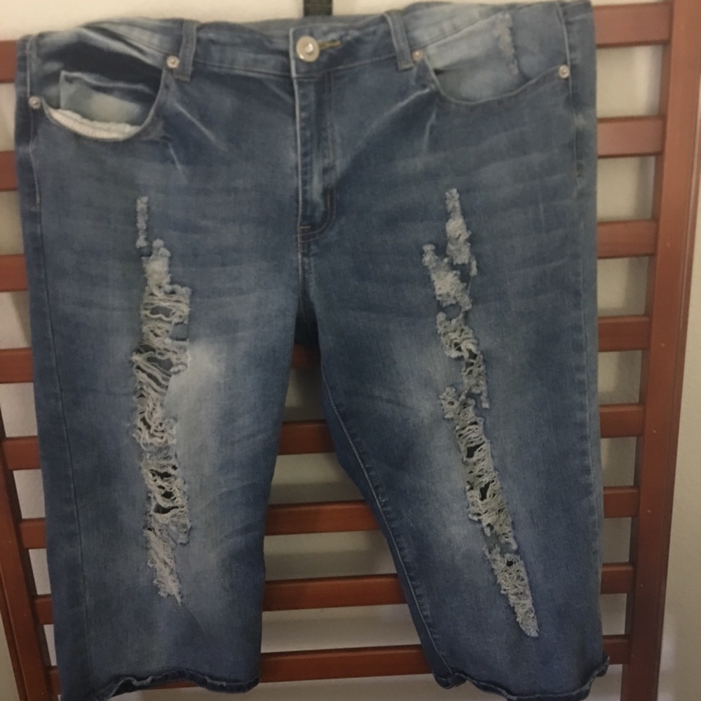 DKIN distressed crop pants. Size 16w.